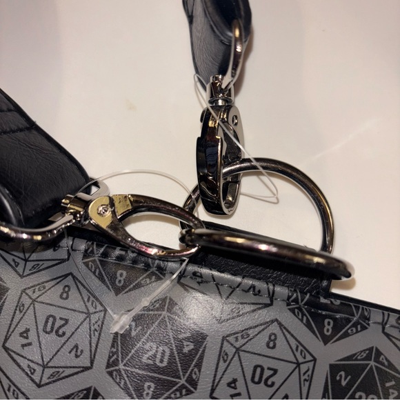 Think Geek D20 Origami Handbag of Holding Origami Bag - Picture 6 of 15